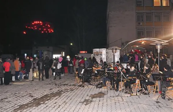 Kozlov rob z ostanki gradu je zažarel v baklah