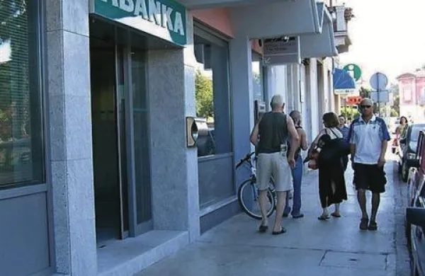 Banka Slovenije je Abanki poslala odredbo o dodatnih ukrepih za povečanje osnovnega kapitala, s katero upravi banke nalaga, da najkasneje do konca aprila skliče skupščino in ji predlaga dokapitalizacijo v višini najmanj 90 milijonov evrov