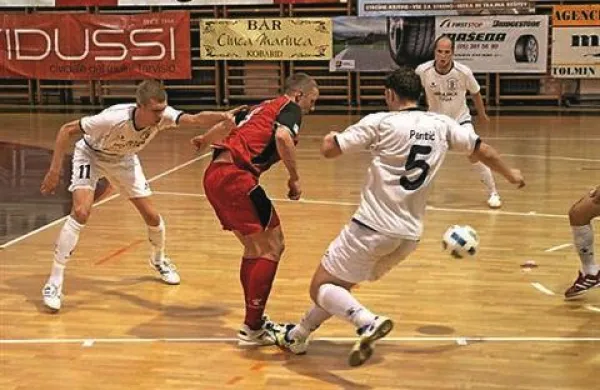 Kobariški Oplast je v Litiji doživel pravi polom (fotografija je iz arhiva)