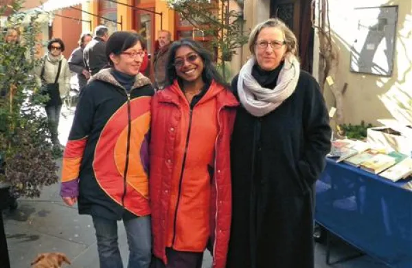 Gonilna sila Svilene poti: z leve Barbara Motoh Bračanov, Sasikala Perumal in Janja Sever 