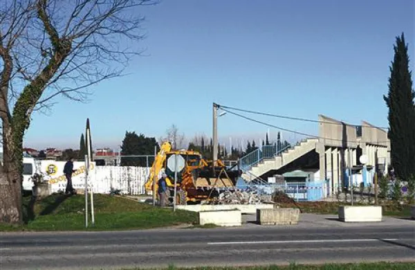 Občina ureja  povezavo med   Prešernovo cesto in Kraško ulico ter bližnjo stadionsko tribuno 