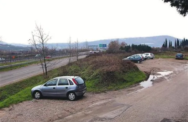 Bertošani so na koprsko občino vložili pobudo, da jim na zelenici, ki je predvidena za nov bencinski servis, uredi park in otroška igrala