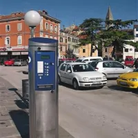 ... da so na  parkiriščih parkomati zato, da vozniki plačajo parkirnino  