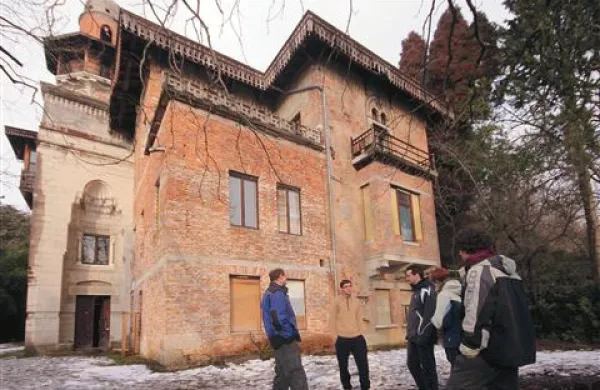 V znamenito vilo so že nekajkrat vdrli in jo dobesedno izropali