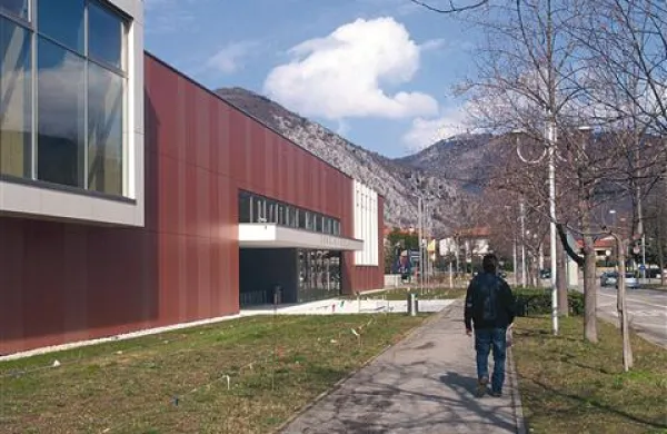 Pomanjkljivosti v OŠ Ledine naj bi odpravili še ta teden. Kdaj bo tam spet pouk, pa ostaja neznanka