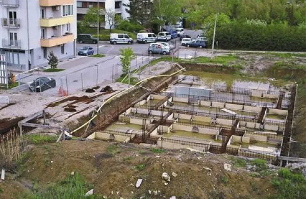 V mestni blagajni so rezervirali 550.000 evrov, da bi nadaljevali gradnjo stavbe VDC, a je ta  odvisna od tega, kdaj bo država zbrala denar in izbrala izvajalce