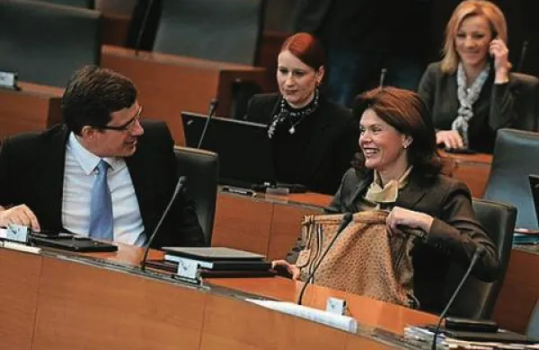 Alenka Bratušek v trenutku izglasovanja nezaupnice