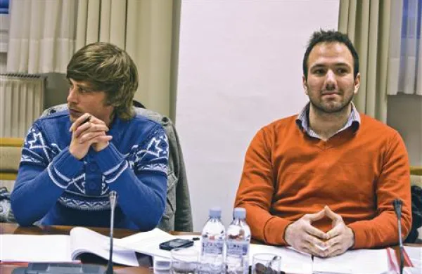 Matej Skočaj in Vasja Ivančič (na fotografiji z leve) iz liste Pretresi  nista uspela prepričati svetniških kolegov, da bi  ukinili financiranje političnih strank iz občinskega proračuna