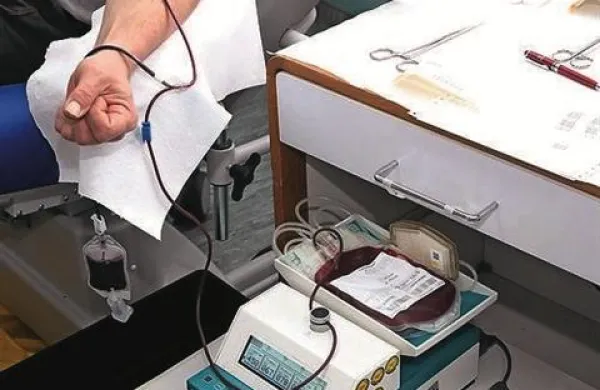 Avstrijec se je pri transfuziji krvi okužil z virusom hiv