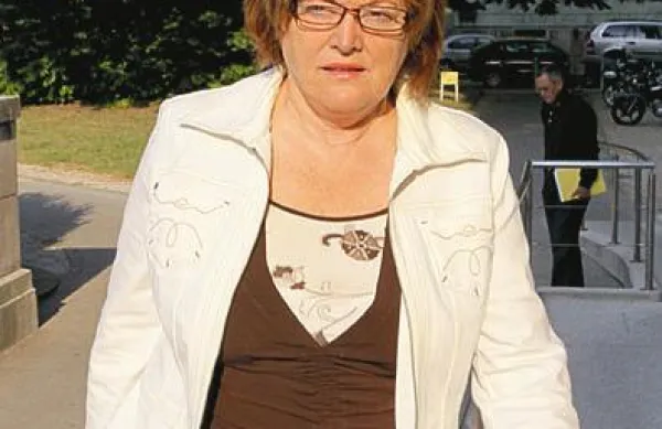 Večer na svoji spletni strani poroča, da so preiskovalci tudi na domu nekdanje prve dame Vergada Hilde Tovšak