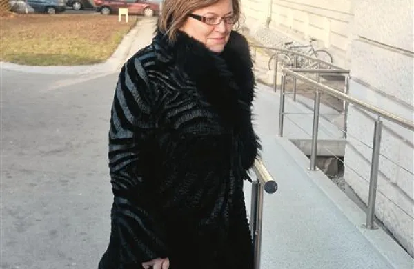 Čez noč so bile pridržane štiri osebe, med njimi tudi nekdanja prva dama Vegrada Hilda Tovšak