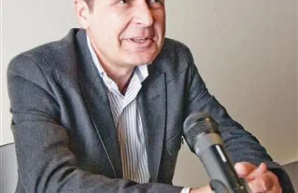 Boris Gombač: “Precejšnji izkopi, ki so predvideni za širitev postaje, se bodo zaradi zaščite kraškega sveta izvajali brez miniranja.” 