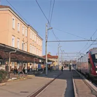  Med prenovo bodo na divaški postaji postavili nove perone in varnejše dostope do njih