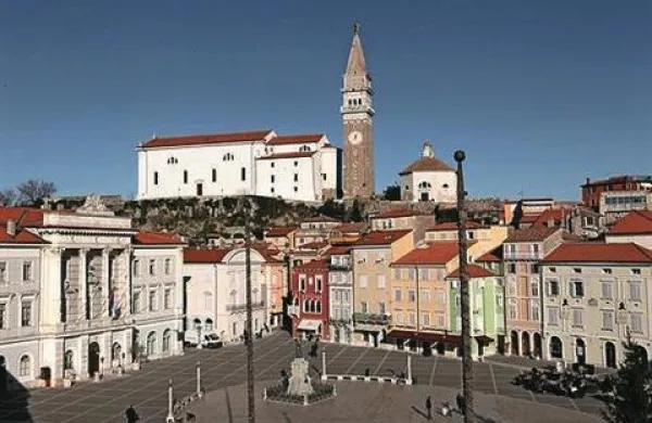 Na območnem združenju Rdečega križa v Piranu  začenjajo z brezplačnim svetovanjem v zvezi z nepremičninami