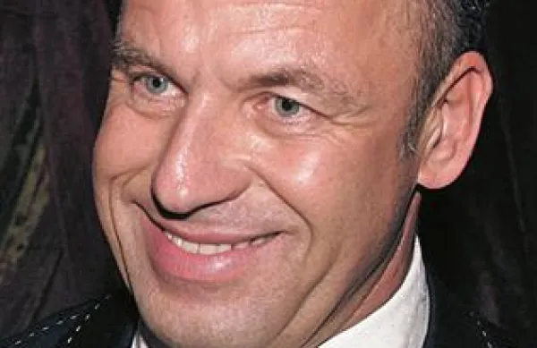 Rajko Hrvatič: “V naši super državi je žal tako, da bi moral na narok čakati tri leta. Dotlej bi Cavallarov dolg zrasel  na skoraj pol milijona evrov. On bi podjetje najbrž  lepo spravil v stečaj, jaz pa bi ostal brez vsega.” 