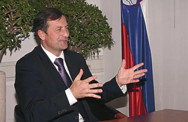 Prvak Desusa Karl Erjavec je pogajanja z mandatarko Alenko Bratušek ocenil za uspešna