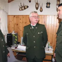 Člani vodstva društva (z desne): tajnik Albin Knafelc, starešina Ugo Zidar in gospodar Marjan Tomažič