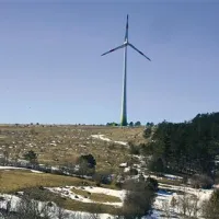 Edina delujoča vetrnica v Sloveniji moti lovce,  ki upravljajo z loviščem okrog nje