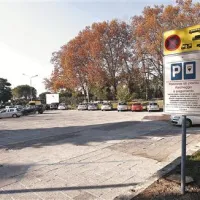 Izogibanje plačilu parkirnine v piranski občini poleg globe prinese tudi sodno takso, skupaj 80 evrov stroškov. Temu se bo moč izogniti s plačilom nadomestila v višini 12 evrov. 