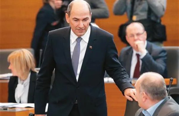 Janez Janša: “Če Slovenija ne bo nadaljevala sanacije bančnega sistema, potem bo do konca  leta bankrotirala.”