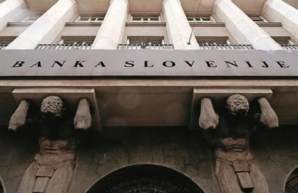 Predsednik republike Borut Pahor je do izteka roka v ponedeljek opolnoči prejel tri predloge možnih kandidatov za novega guvernerja Banke Slovenije