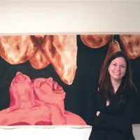 Ira Niero Marušič pred sliko Pršutarna, 2012, olje, pigmenti, vosek na platno