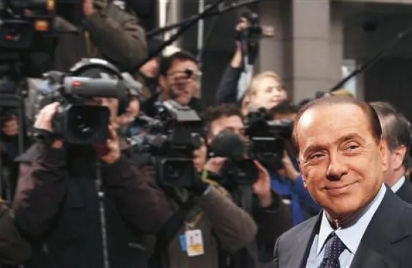 Sodišče v Milanu je  nekdanjega italijanskega premierja Silvia Berlusconija obsodilo na leto dni zaporne kazni