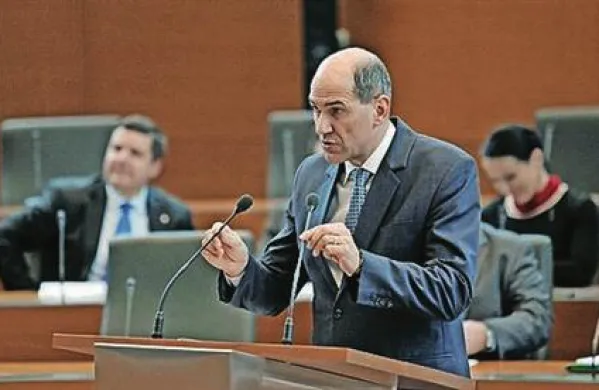 Janez Janša je danes med drugim poudaril, da je Slovenija v zadnjih letih kumulativno zabeležila drugi največji padec BDP v EU, takoj za Grčijo