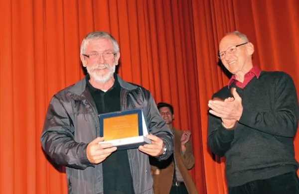 Ivan Markič  s priznanjem za življenjsko delo v odbojki, ki ga je prejel na prireditvi Športnik Kanala