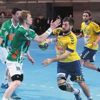 Uroš Rapotec (z žogo, fotografija je z dvoboja med Cimosom in Göppingenom v Bonifiki) je bil najbolj učinkoviti Koprčan v Nemčiji