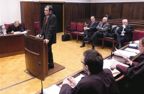 Zaradi domnevnega neuspelega menedžerskega prevzema Iskre Avtoelektrike se na koprskem sodišču zagovarjajo štirje obtoženci