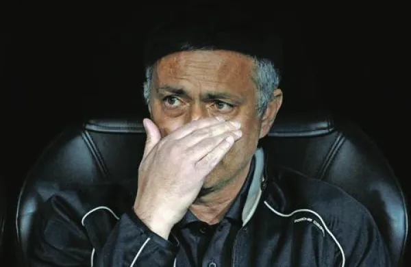 Čeprav je do povratne tekme med Barcelono in Milanom ostal le še dober dan, je trenutno osrednja športna tema v Španiji poročanje priznanega novinarja v radijski oddaji, ki je zatrdil, da bo trener Real Madrida Jose Mourinho po koncu sezone zapustil ekipo iz prestolnice
