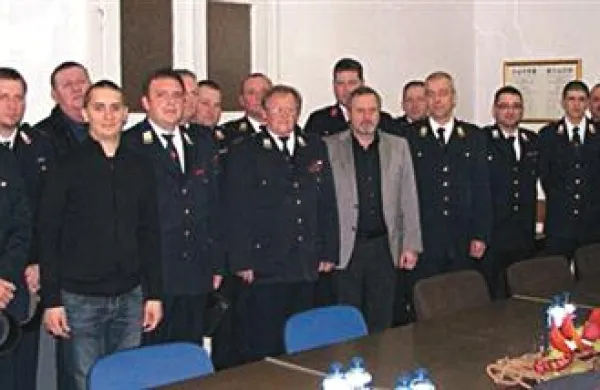Takole so predstavniki vseh sedmih prostovoljnih gasilskih društev v Ilirski Bistrici predlani z županom Emilom Rojcem složno pozirali ob podpisu pogodbe o sofinanciranju nabave osebne zaščitne opreme. Letos pa se prepirajo zaradi tajnice gasilske zveze.