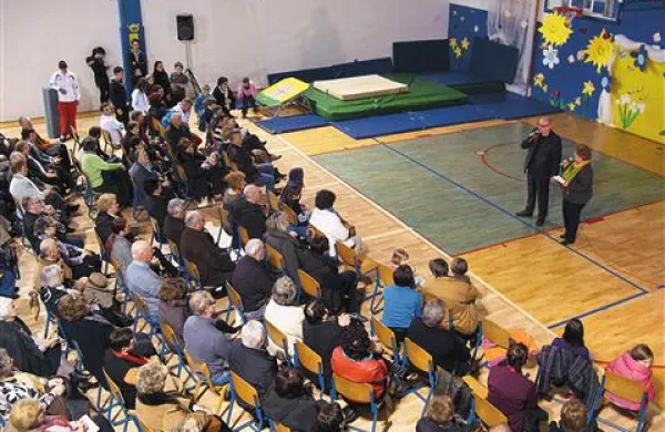 Komenci so presegli pričakovanja prostovoljcev domačega Rdečega križa, saj so za nakup aparata za merjenje gostote krvi skupaj s podjetniki prispevali več kot dva tisoč evrov 