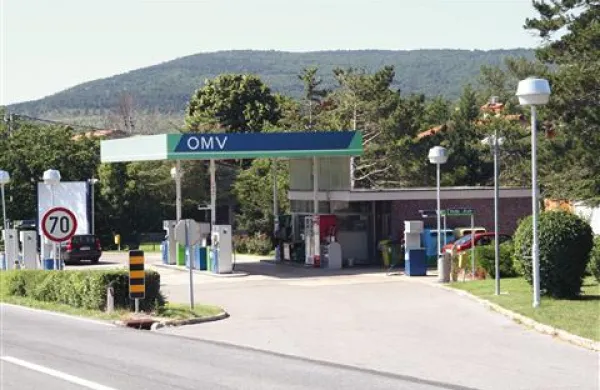 Pred poldrugim letom se je trojica domislila, kako bi na lahek način prišla do denarja, a jim je načrt spodletel