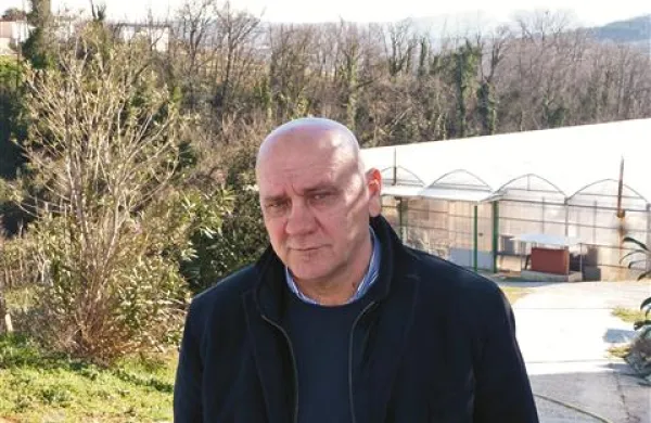 V. d. direktorja KZ Agrarie Robert Fakin pravi, da je Purisima (v ozadju rastlinjaki) “čustveni kapital” zadruge