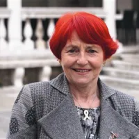 Mojca Senčar: “Žal je to edino življenje, ki ga imamo. Preživeti ga moramo čim bolje  in upati, da bo jutri lepše ... In stopiti skupaj, združiti moči, strniti vrste ter pomagati tistim, ki jih pesti revščina.” 