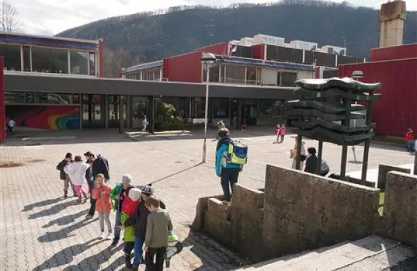 Uradnikov v Ljubljani očitno ne gane, da šolarji  pri pouku zmrzujejo ...