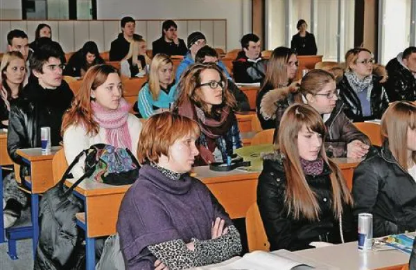 11. marec pred desetimi leti je pomemben mejnik v zgodovini Fakultete za management. Takratna Visoka šola za management, ki je bila ustanovljena leta 1995, se je preoblikovala v Fakulteto za management.