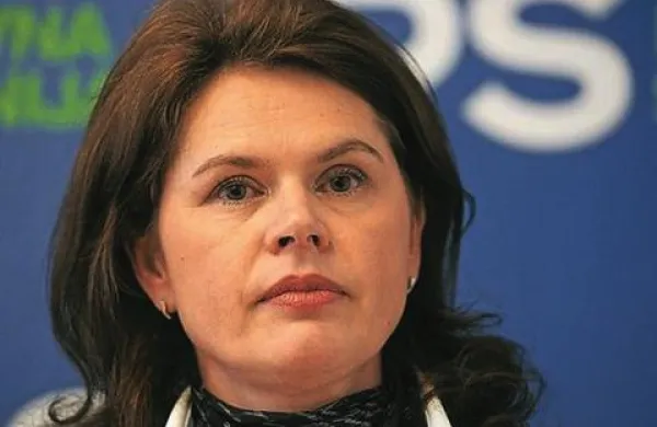 Slovenska demokratska mladina je danes v DZ prinesla magistrsko nalogo mandatarke Alenke Bratušek, skupaj z opombami, ki po njihovem dokazujejo plagiatorstvo v njenem magistrskem delu