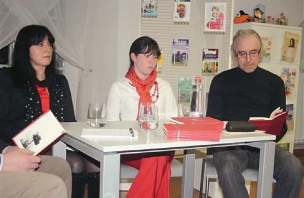 Lilijana Homovec, Polona Rudolf in Jože Janež na predstavitvi zbirke O sebi