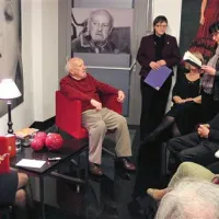 Bert Pribac, ki  so se mu  poklonili z branjem  poezije, je presenetil s prebiranjem Kosovela in Mile Kačič  v angleščini ter sprotnim  prevajanjem v slovenščino 