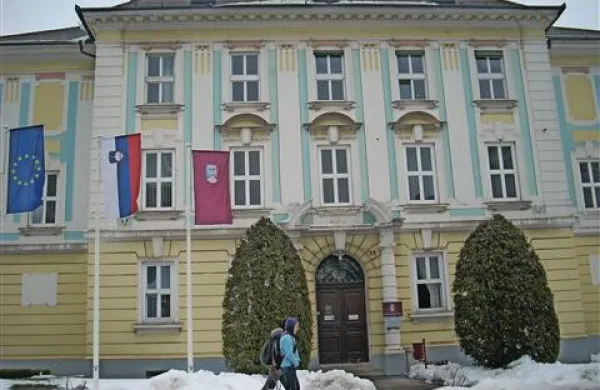 V okviru projekta Zlati kamen so Postojni  podelili nagrado  za najboljšo slovensko občino