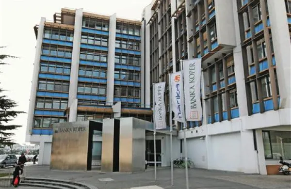 Banka Koper je lani ustvarila osem milijonov evrov čistega dobička, potem ko je bil ta lani pri 17,7 milijona evrov