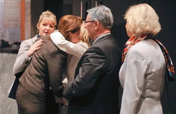 Med kandidati za ministre je tudi Tina Komel (na levi)