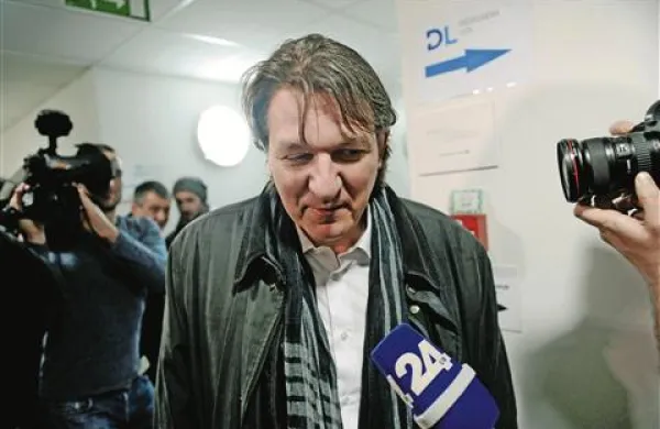 DL vstopa v koalicijo, “ki nima dorečenih ključnih področij; nima jasne ekonomske politike, ne ve kako bo reševala slabe terjatve bank”, je po včerajšnji seji sveta DL poudaril Janez Šušteršič