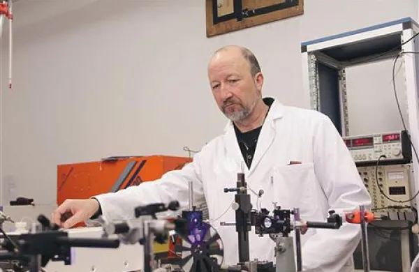 Dr. Mladen Franko z Univerze v Novi Gorici je razvil nove analizne metode, ki  pojave razkrivajo v novi luči