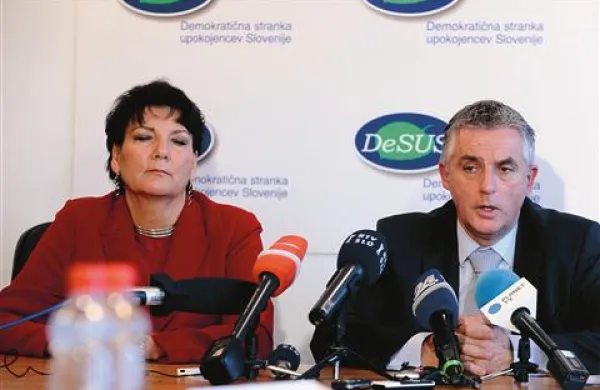 Meta Vesel Valentinčič in Tomaž Gantar včeraj po seji izvršnega odbora Desusa 