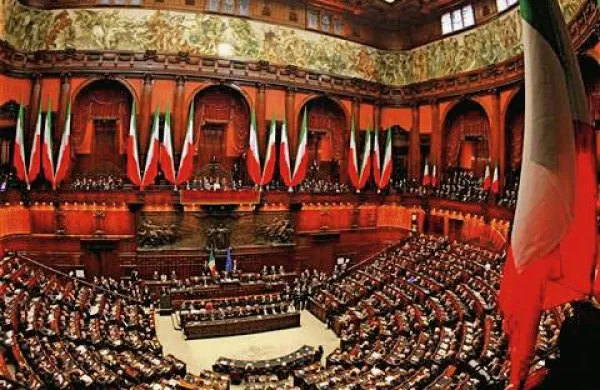 Italijanski poslanci v četrtem poskusu do predsednice, senatorji pa do predsednika