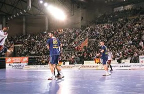Najboljši strelec špansko-slovenskega dvoboja v polni dvorani je bil Rafael Capote (z žogo)